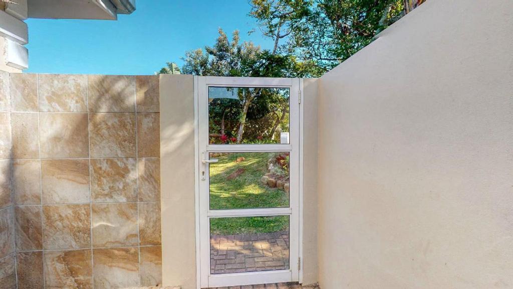 Caribbean Estates Lakeview Villa Port Edward Exterior foto